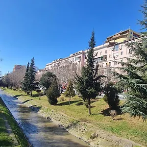 likehome-center-1.hotels-in-tirana.com/